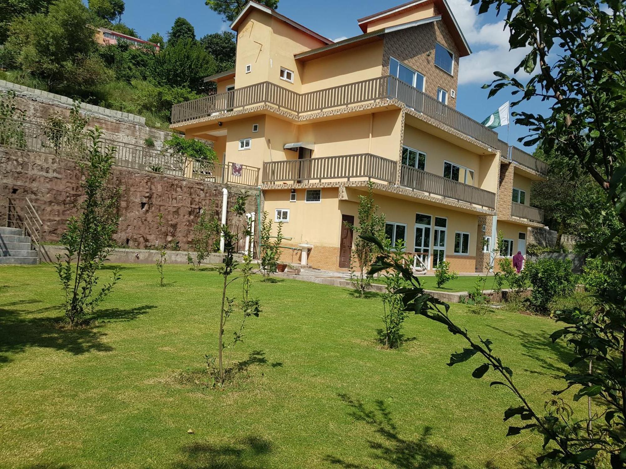 Roof Top Resort Murree Extérieur photo