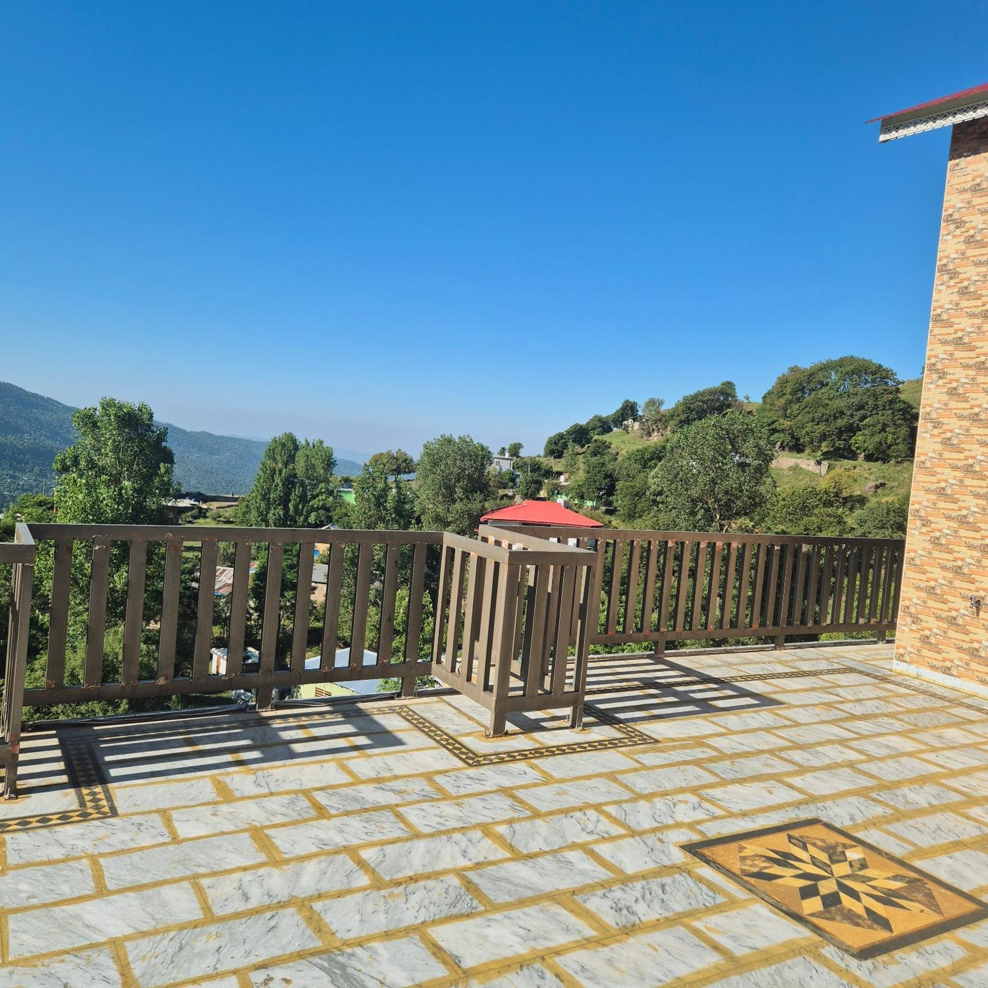 Roof Top Resort Murree Extérieur photo